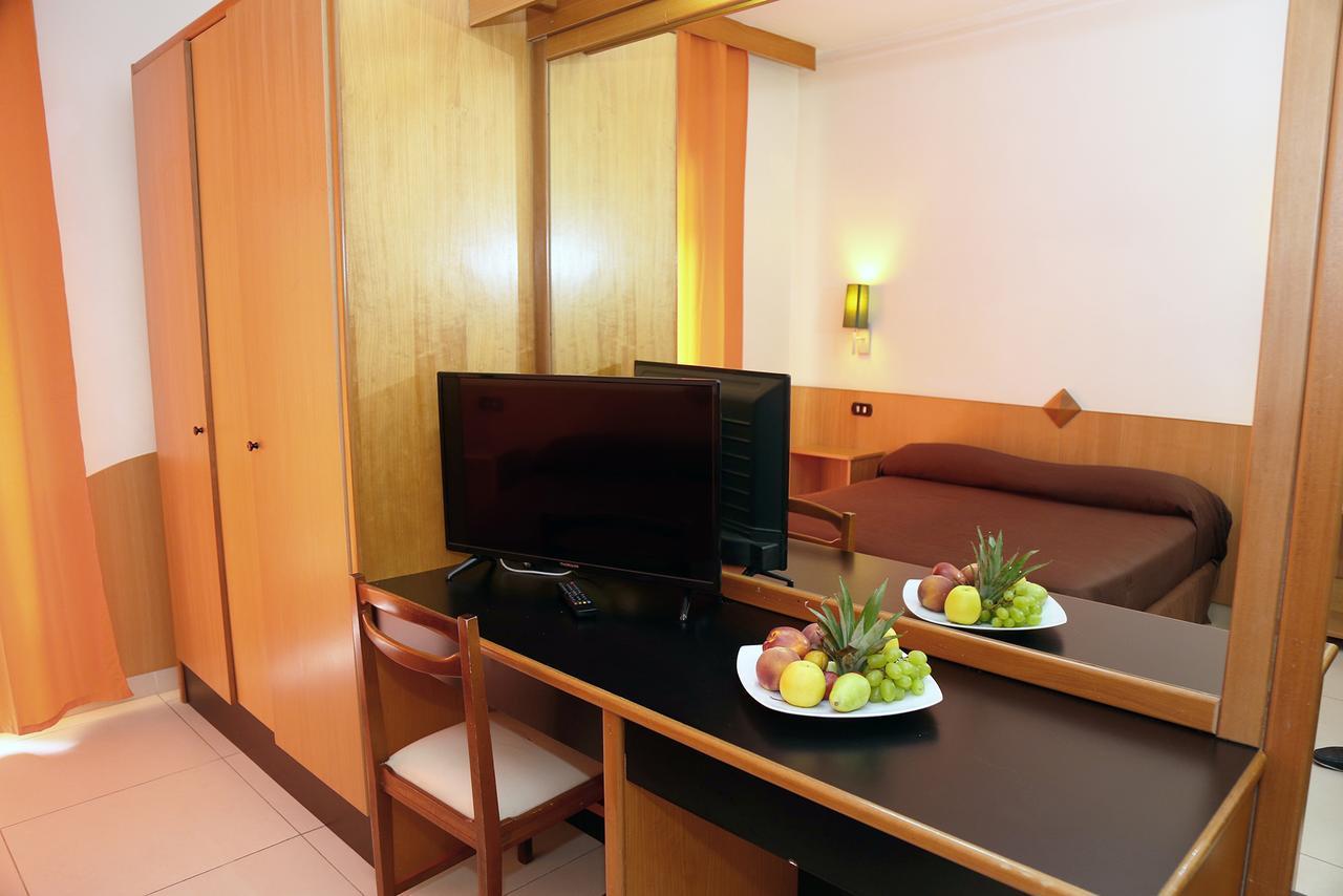 Hotel Meranda Камільятелло-Сілано Екстер'єр фото